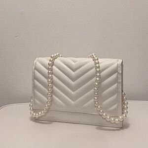 Elegant White Quilted Crossbody Bag with Pearl Strap